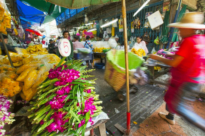 Pak Klong Talad. Bloemen- en groente markt aan de rivier