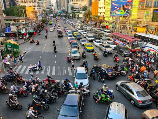 Oudjes vormen een risicogroep in het Thaise verkeer